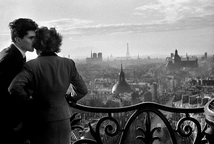 63 Real And Charming Photos That Captured Special And Mundane Moments Of The Past Decades