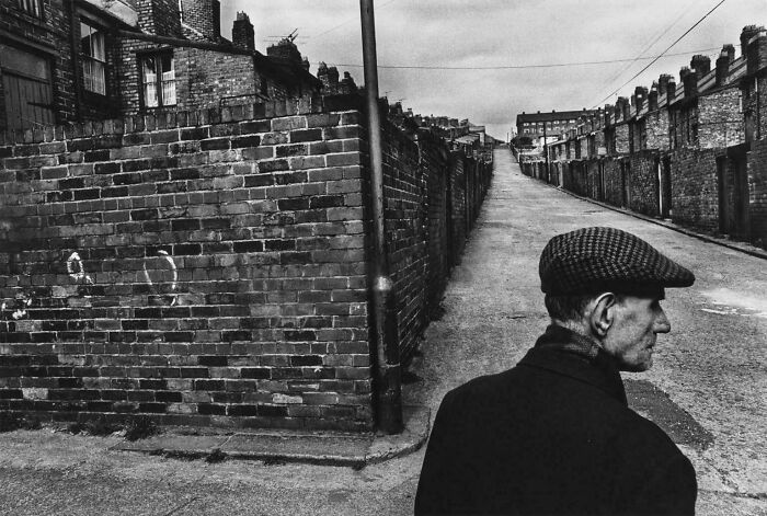 63 Real And Charming Photos That Captured Special And Mundane Moments Of The Past Decades