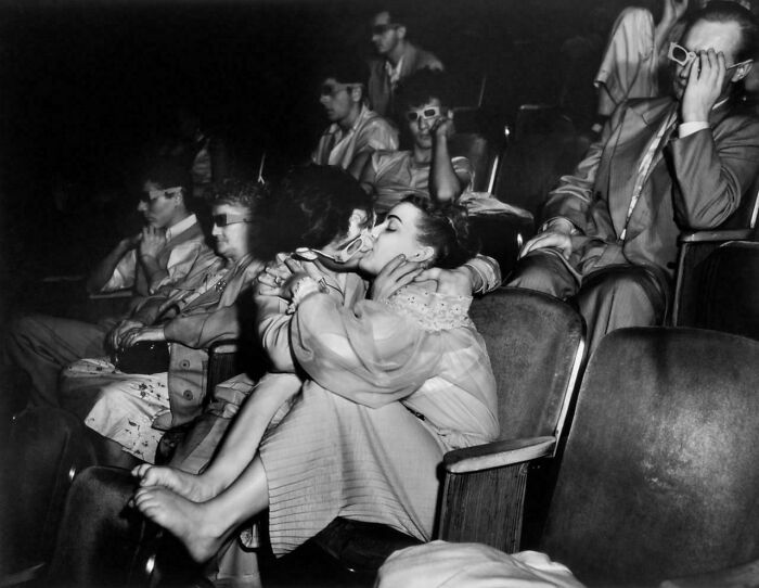 63 Real And Charming Photos That Captured Special And Mundane Moments Of The Past Decades