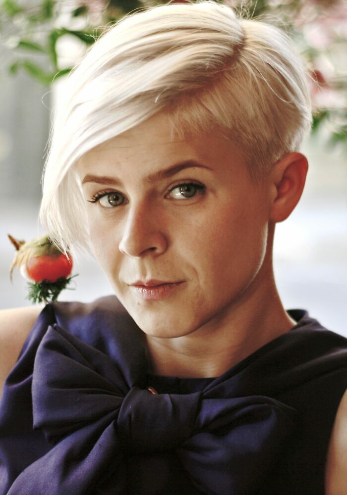 Robyn: Bio And Career Highlights Robyn: Bio And Career Highlights