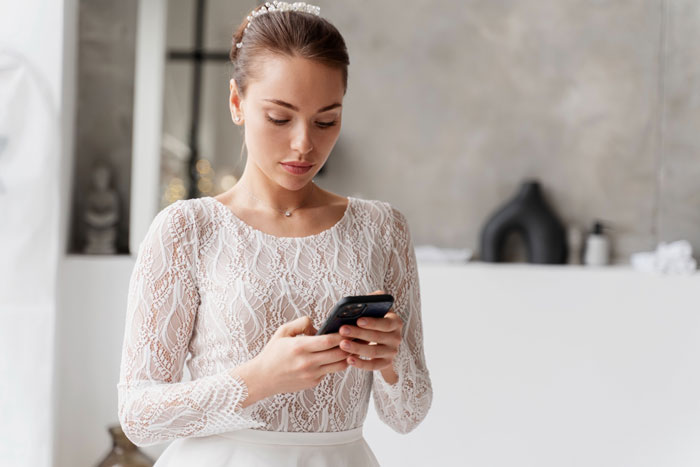 Sibling Boycotts Wedding As Bride Won’t Invite Mom With Dementia, Drama Ensues As Bride Is Exposed Sibling Boycotts Wedding As Bride Won’t Invite Mom With Dementia, Drama Ensues As Bride Is Exposed