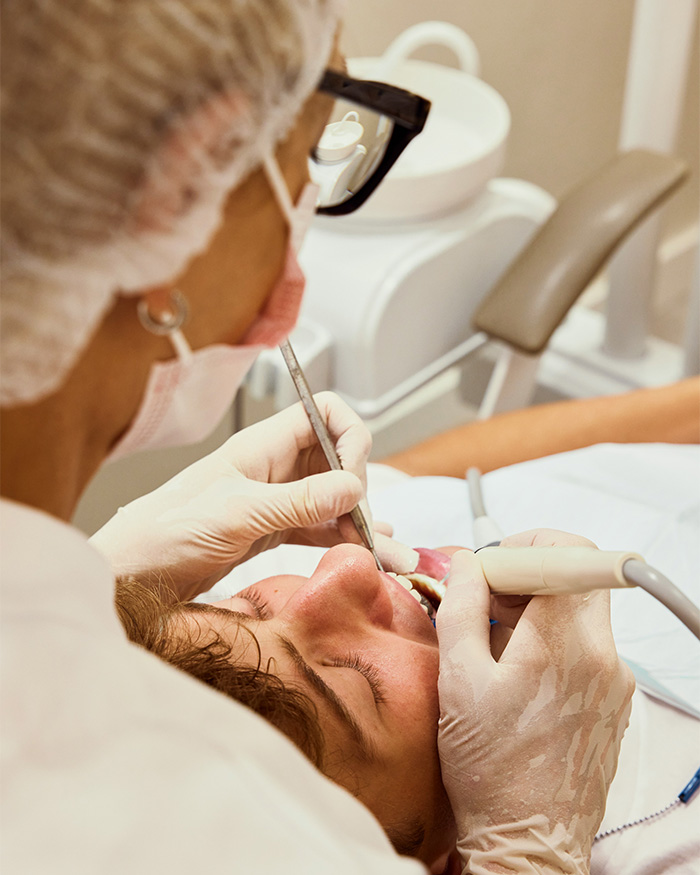 Doctor Warns Of The Risks After “Looksmaxxer” Films Himself Using A Maxilla Expander Doctor Warns Of The Risks After “Looksmaxxer” Films Himself Using A Maxilla Expander
