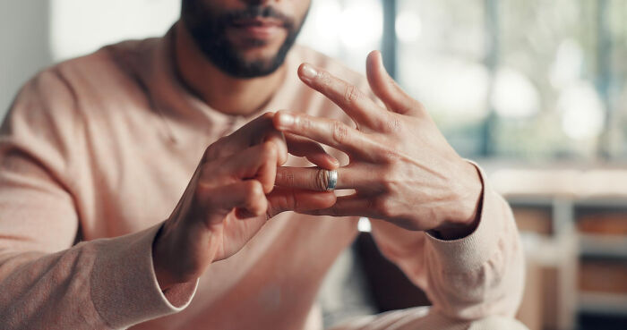 33 Scary Stories About People Finding Out The Sinister Things That Their “Nice” Friend Did 33 Scary Stories About People Finding Out The Sinister Things That Their “Nice” Friend Did