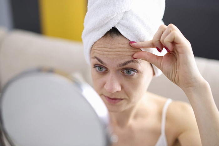 34YO Woman Gets Fillers And Botox, Asks Sis Not To Tell Anyone, She Does It Anyway Out Of Spite 34YO Woman Gets Fillers And Botox, Asks Sis Not To Tell Anyone, She Does It Anyway Out Of Spite