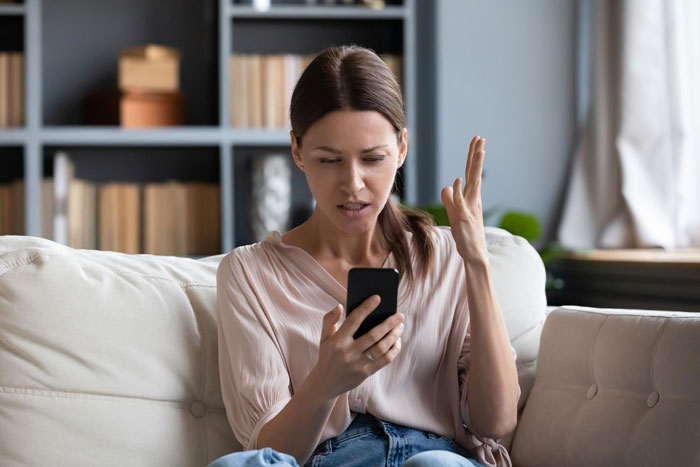 Half-Sister Claims Newborn Baby As Her Own, Actual Mom Responds By Cutting Contact Half-Sister Claims Newborn Baby As Her Own, Actual Mom Responds By Cutting Contact
