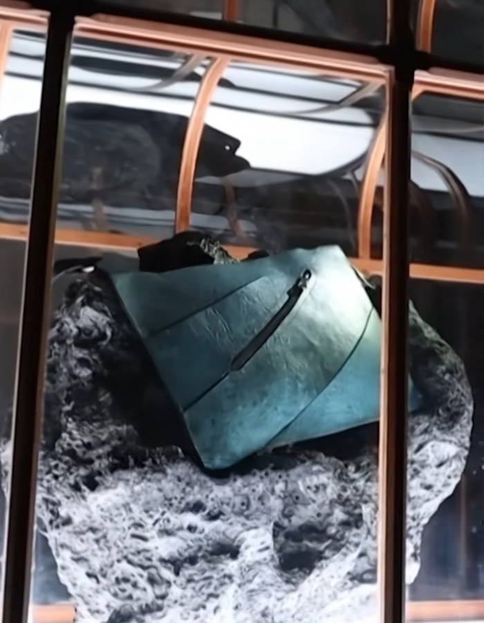 A Fashion Label Claims To Have Lab-Grown A “T-Rex Leather” Handbag But Now They Can’t Find Anyone To Buy It A Fashion Label Claims To Have Lab-Grown A “T-Rex Leather” Handbag But Now They Can’t Find Anyone To Buy It