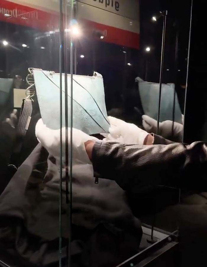 A Fashion Label Claims To Have Lab-Grown A “T-Rex Leather” Handbag But Now They Can’t Find Anyone To Buy It A Fashion Label Claims To Have Lab-Grown A “T-Rex Leather” Handbag But Now They Can’t Find Anyone To Buy It