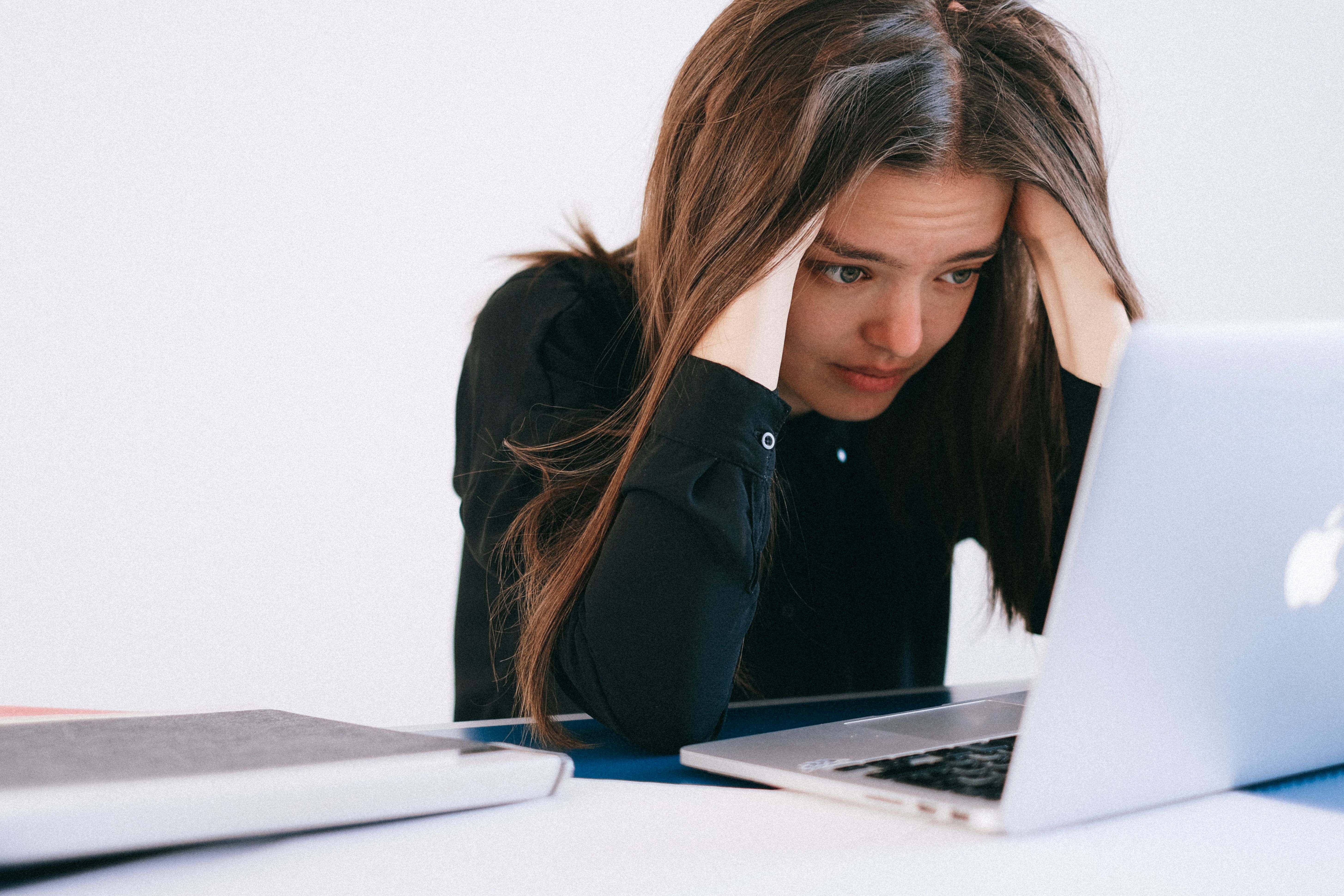 &ldquo;I&rsquo;m About To Ruin Everything&rdquo;: Woman Plans To Call Off Wedding Over Mother-In-Law&rsquo;s Secret Move