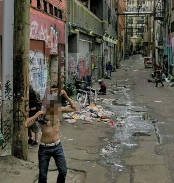 64 Scary Photos That Prove We’re Currently Living In An Urban Hell