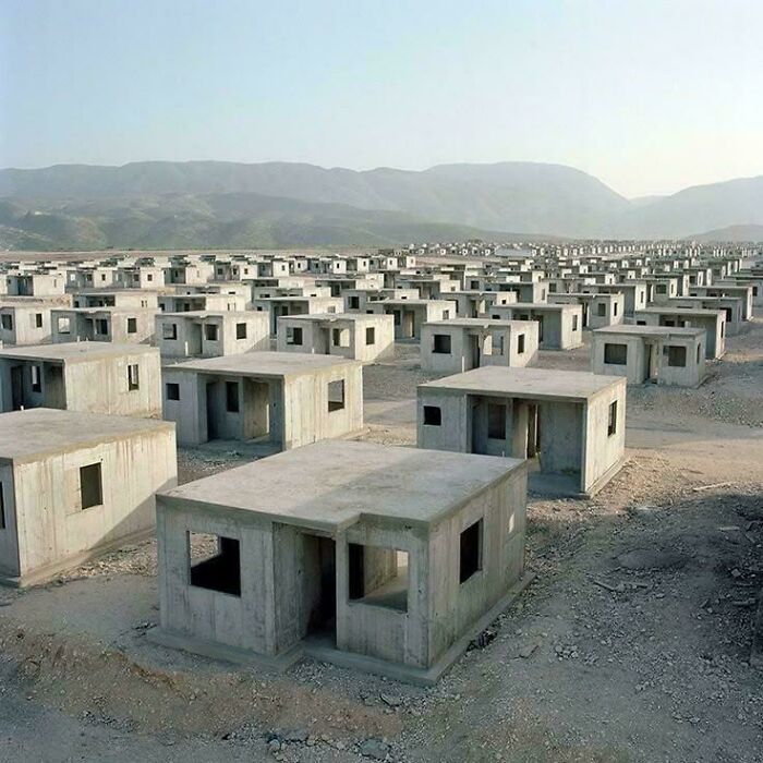 64 Scary Photos That Prove We’re Currently Living In An Urban Hell