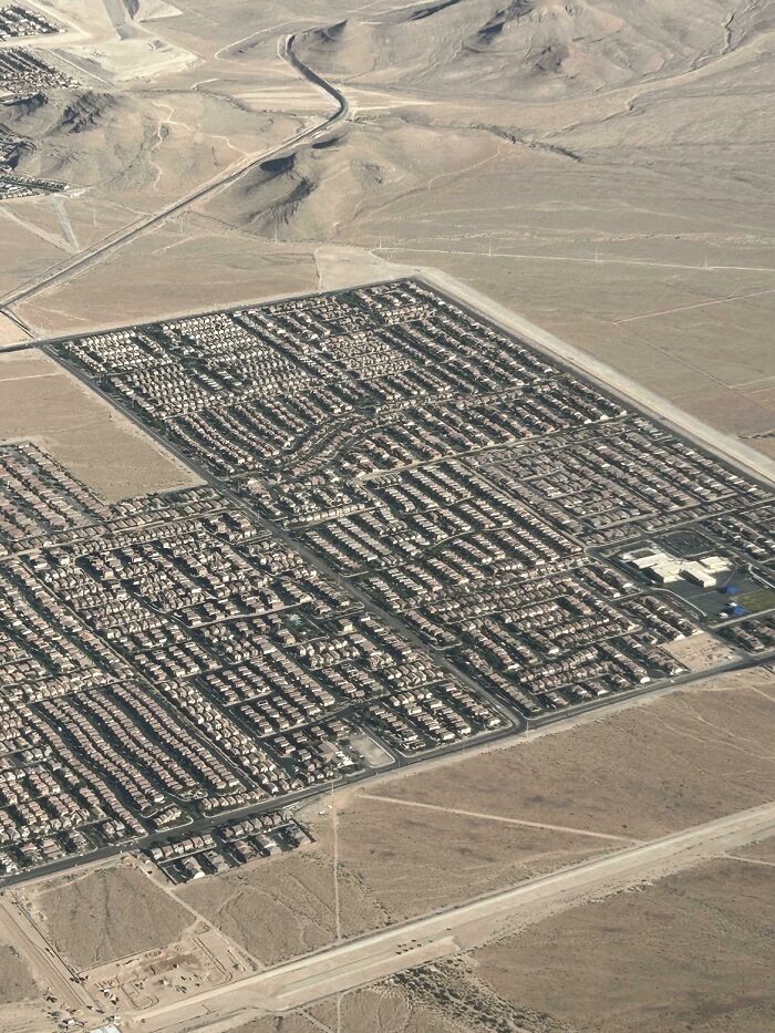 64 Scary Photos That Prove We’re Currently Living In An Urban Hell