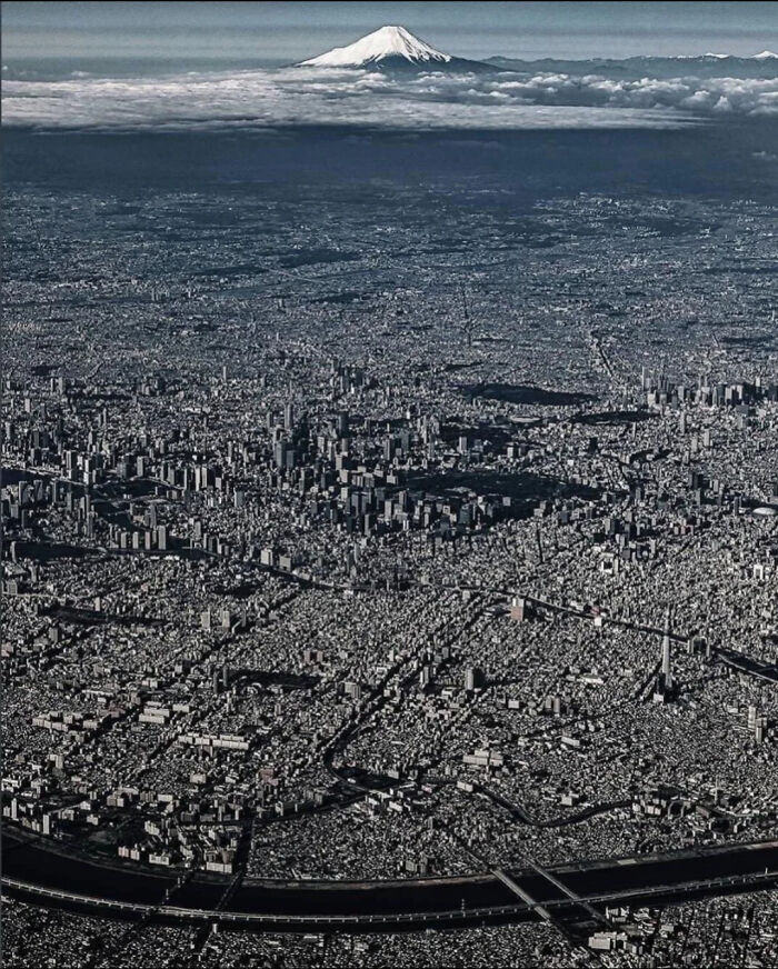 64 Scary Photos That Prove We’re Currently Living In An Urban Hell