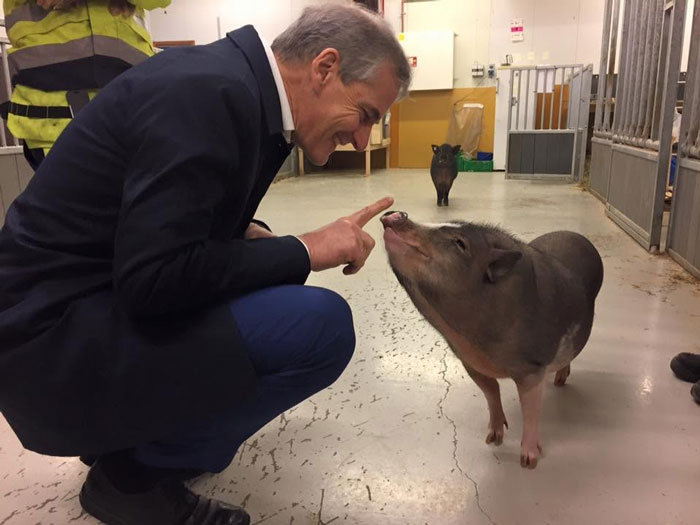 35 Pictures Of World Leaders That Are Wholesome Instead Of Infuriating 35 Pictures Of World Leaders That Are Wholesome Instead Of Infuriating