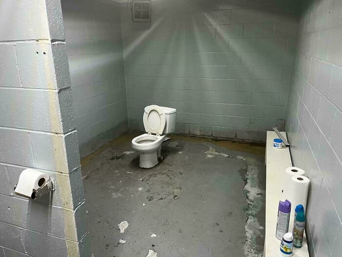 &ldquo;Intrigued And Disgusted By It&rdquo;: 81 Hilariously Awful Design Fails That Should Never Have Been Approved (New Pics)