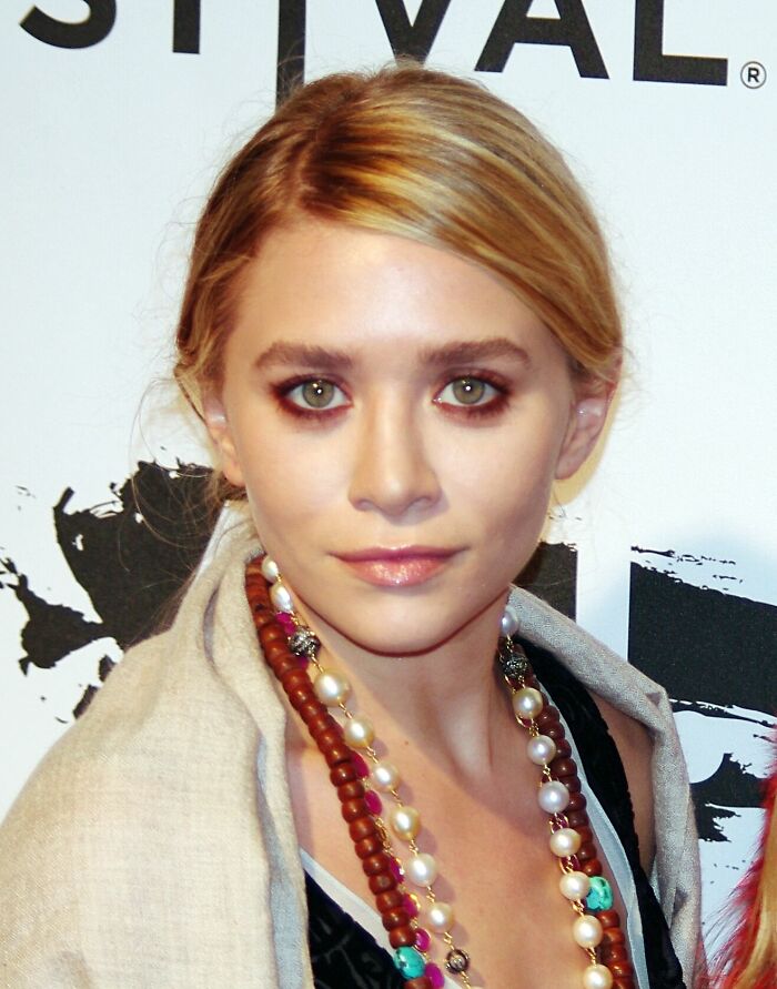 Ashley Olsen: Bio And Career Highlights Ashley Olsen: Bio And Career Highlights