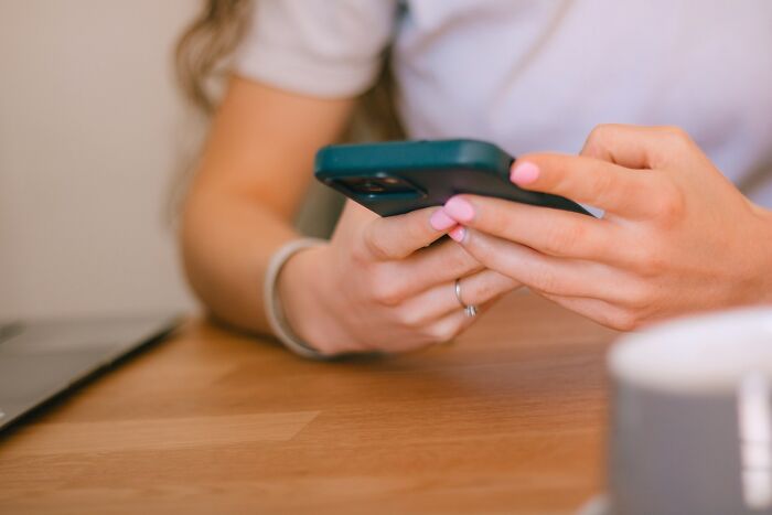 “Never Left Someone So Fast”: 47 Women Share The Most Shocking Things Found On Their Partner’s Phone “Never Left Someone So Fast”: 47 Women Share The Most Shocking Things Found On Their Partner’s Phone
