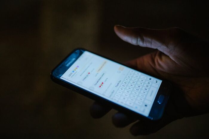 “Never Left Someone So Fast”: 47 Women Share The Most Shocking Things Found On Their Partner’s Phone “Never Left Someone So Fast”: 47 Women Share The Most Shocking Things Found On Their Partner’s Phone