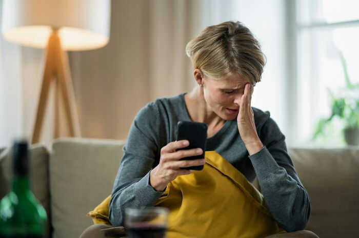 “Never Left Someone So Fast”: 47 Women Share The Most Shocking Things Found On Their Partner’s Phone “Never Left Someone So Fast”: 47 Women Share The Most Shocking Things Found On Their Partner’s Phone