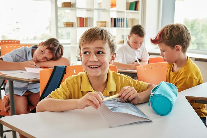“Never Came Back To School”: 51 Times The Class Clown Took It Too Far And Faced The Consequences “Never Came Back To School”: 51 Times The Class Clown Took It Too Far And Faced The Consequences