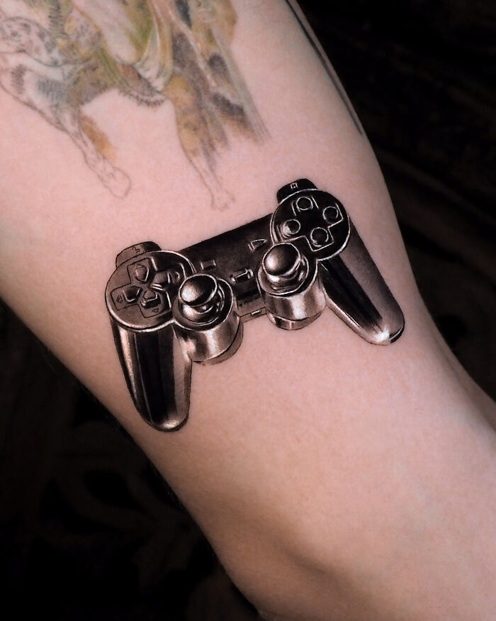 This Tattoo Artist Creates Chrome Tattoos So Real They Look Like Liquid Metal Under The Skin (30 Pics) This Tattoo Artist Creates Chrome Tattoos So Real They Look Like Liquid Metal Under The Skin (30 Pics)