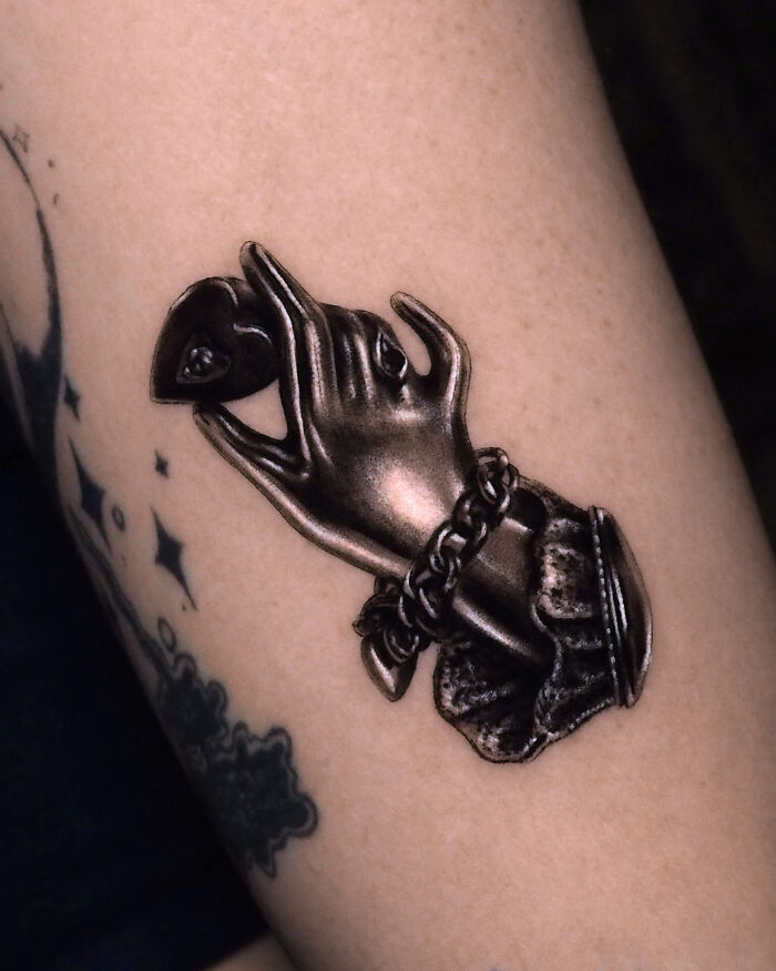 This Tattoo Artist Creates Chrome Tattoos So Real They Look Like Liquid Metal Under The Skin (30 Pics) This Tattoo Artist Creates Chrome Tattoos So Real They Look Like Liquid Metal Under The Skin (30 Pics)