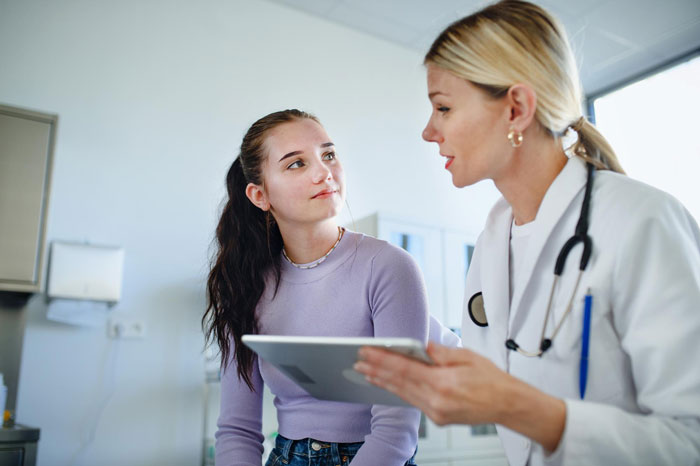 Nurse Dismisses 19YO’s Symptoms And Sends Her Home, A Week Later, She Has Golf Ball-Sized Lump Nurse Dismisses 19YO’s Symptoms And Sends Her Home, A Week Later, She Has Golf Ball-Sized Lump