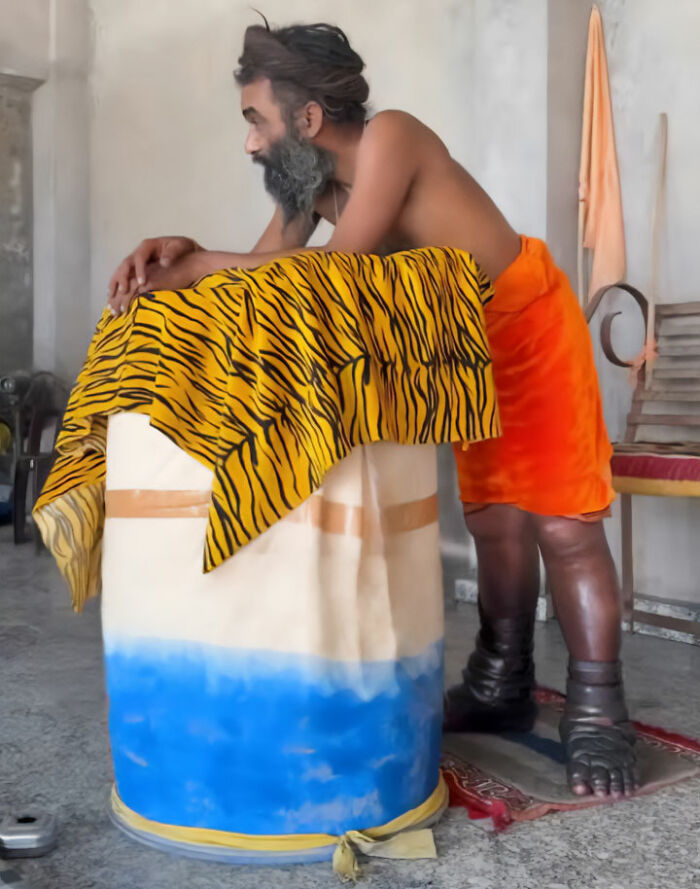 Man Stands In The Same Place For 12 Years As A Vow To God Shiva As Details Of Penance Disturb Netizens Man Stands In The Same Place For 12 Years As A Vow To God Shiva As Details Of Penance Disturb Netizens