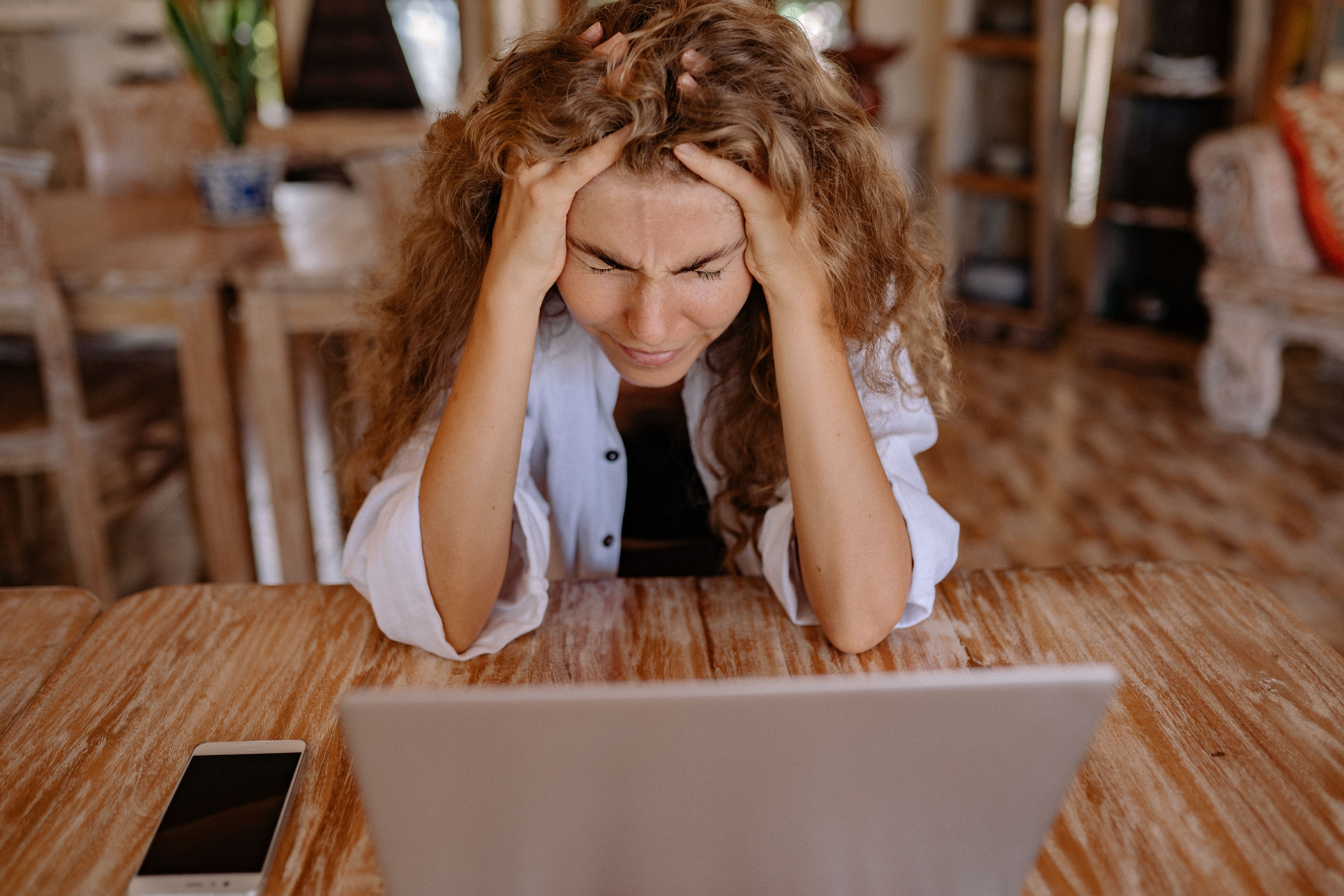 Bride&rsquo;s Friend Is Not Sorry For Staying Silent When Another Guest Makes An Outrageous 7AM Request