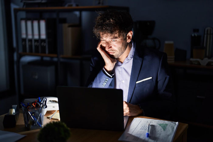 Toxic Boss Forced To Close Business After Insulting Top Performer, Ends Up Having His Clients Stolen Toxic Boss Forced To Close Business After Insulting Top Performer, Ends Up Having His Clients Stolen