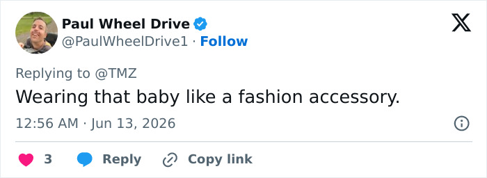 Emily Ratajkowski Faces Backlash Over Essay About Single Motherhood Accompanied By Bizarre Breastfeeding Photo Emily Ratajkowski Faces Backlash Over Essay About Single Motherhood Accompanied By Bizarre Breastfeeding Photo