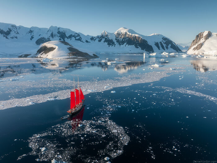 This Photographer Captured Antarctica’s Frozen Landscapes From A Red-Sailed Schooner (42 Pics) This Photographer Captured Antarctica’s Frozen Landscapes From A Red-Sailed Schooner (42 Pics)