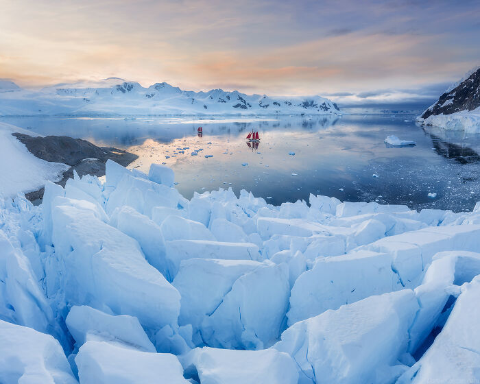 This Photographer Captured Antarctica’s Frozen Landscapes From A Red-Sailed Schooner (42 Pics) This Photographer Captured Antarctica’s Frozen Landscapes From A Red-Sailed Schooner (42 Pics)
