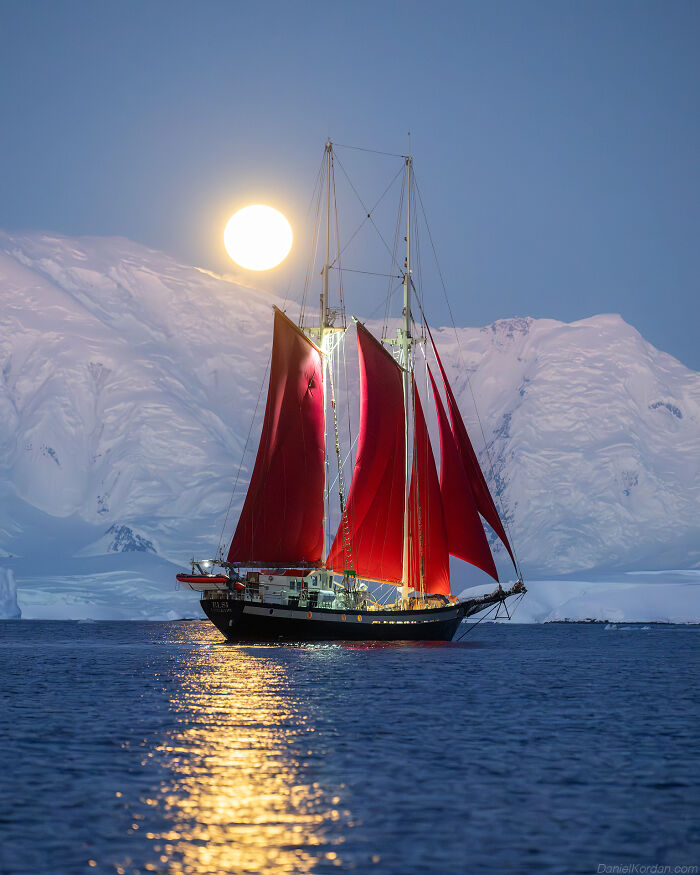 This Photographer Captured Antarctica’s Frozen Landscapes From A Red-Sailed Schooner (42 Pics) This Photographer Captured Antarctica’s Frozen Landscapes From A Red-Sailed Schooner (42 Pics)