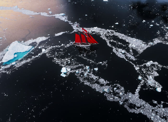 This Photographer Captured Antarctica’s Frozen Landscapes From A Red-Sailed Schooner (42 Pics) This Photographer Captured Antarctica’s Frozen Landscapes From A Red-Sailed Schooner (42 Pics)