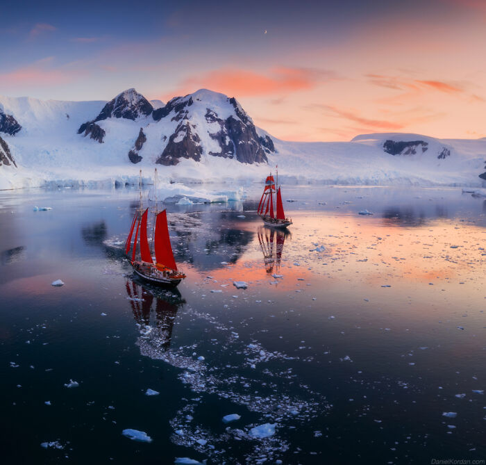 This Photographer Captured Antarctica’s Frozen Landscapes From A Red-Sailed Schooner (42 Pics) This Photographer Captured Antarctica’s Frozen Landscapes From A Red-Sailed Schooner (42 Pics)
