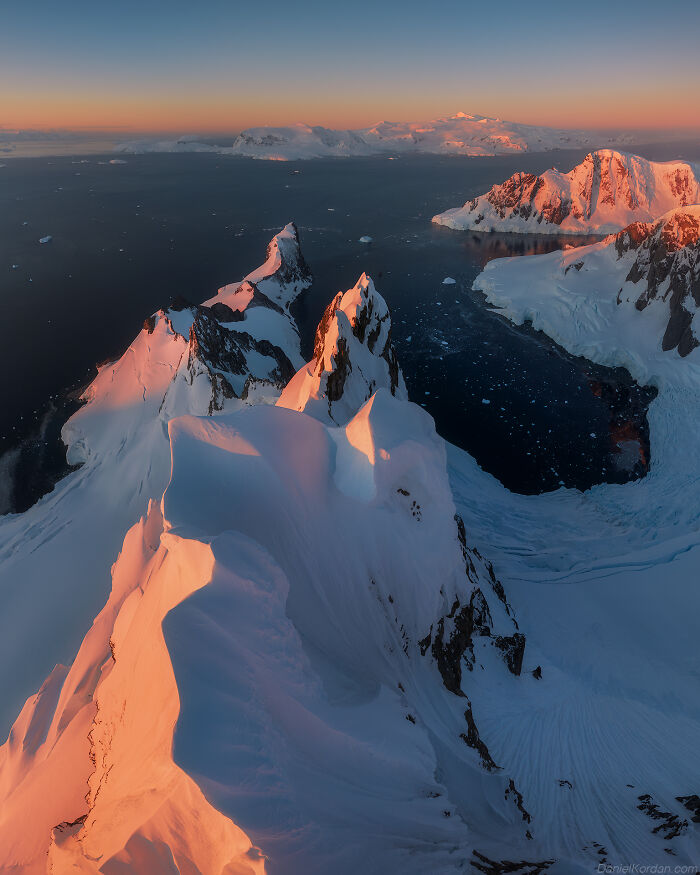 This Photographer Captured Antarctica’s Frozen Landscapes From A Red-Sailed Schooner (42 Pics) This Photographer Captured Antarctica’s Frozen Landscapes From A Red-Sailed Schooner (42 Pics)