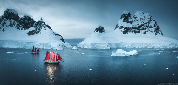 This Photographer Captured Antarctica’s Frozen Landscapes From A Red-Sailed Schooner (42 Pics) This Photographer Captured Antarctica’s Frozen Landscapes From A Red-Sailed Schooner (42 Pics)
