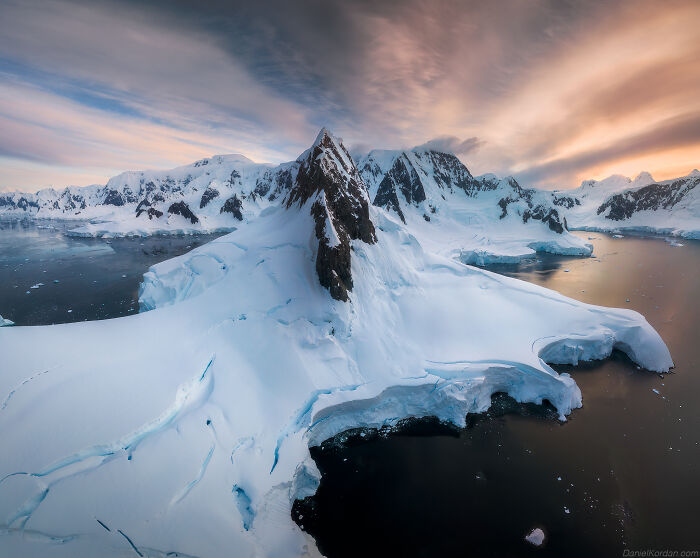 This Photographer Captured Antarctica’s Frozen Landscapes From A Red-Sailed Schooner (42 Pics) This Photographer Captured Antarctica’s Frozen Landscapes From A Red-Sailed Schooner (42 Pics)