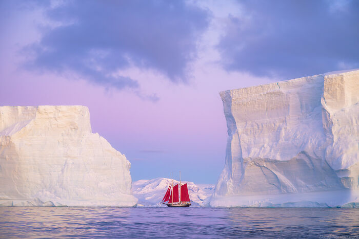 This Photographer Captured Antarctica’s Frozen Landscapes From A Red-Sailed Schooner (42 Pics) This Photographer Captured Antarctica’s Frozen Landscapes From A Red-Sailed Schooner (42 Pics)