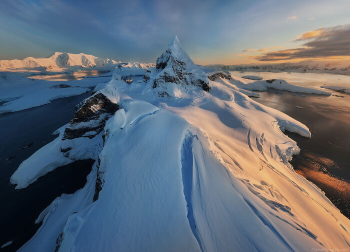 This Photographer Captured Antarctica’s Frozen Landscapes From A Red-Sailed Schooner (42 Pics) This Photographer Captured Antarctica’s Frozen Landscapes From A Red-Sailed Schooner (42 Pics)