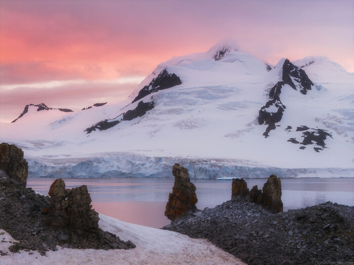 This Photographer Captured Antarctica’s Frozen Landscapes From A Red-Sailed Schooner (42 Pics) This Photographer Captured Antarctica’s Frozen Landscapes From A Red-Sailed Schooner (42 Pics)