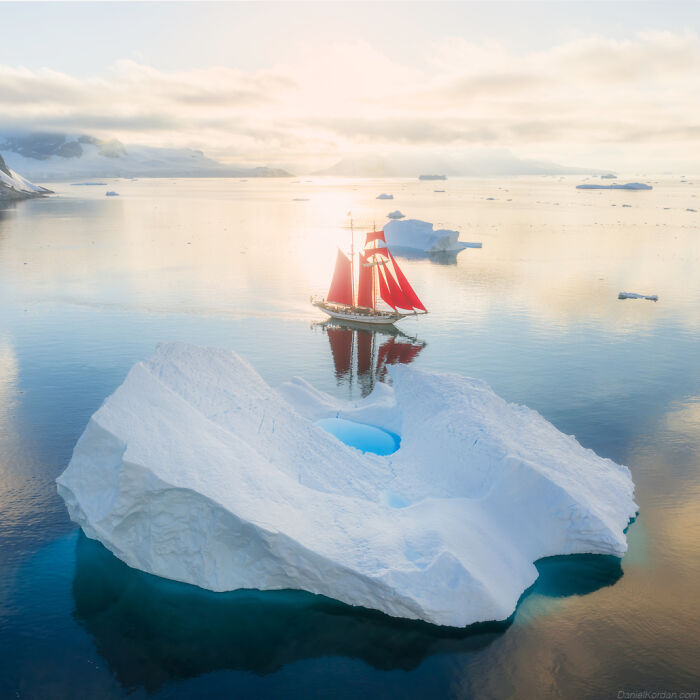 This Photographer Captured Antarctica’s Frozen Landscapes From A Red-Sailed Schooner (42 Pics) This Photographer Captured Antarctica’s Frozen Landscapes From A Red-Sailed Schooner (42 Pics)