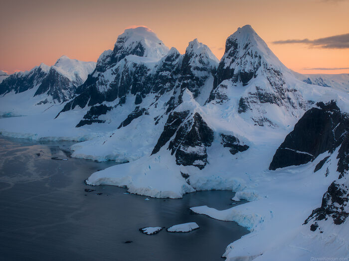 This Photographer Captured Antarctica’s Frozen Landscapes From A Red-Sailed Schooner (42 Pics) This Photographer Captured Antarctica’s Frozen Landscapes From A Red-Sailed Schooner (42 Pics)