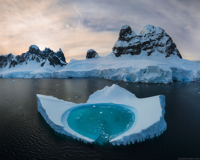 This Photographer Captured Antarctica’s Frozen Landscapes From A Red-Sailed Schooner (42 Pics) This Photographer Captured Antarctica’s Frozen Landscapes From A Red-Sailed Schooner (42 Pics)