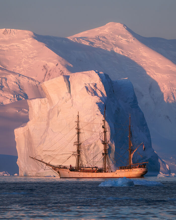 This Photographer Captured Antarctica’s Frozen Landscapes From A Red-Sailed Schooner (42 Pics) This Photographer Captured Antarctica’s Frozen Landscapes From A Red-Sailed Schooner (42 Pics)