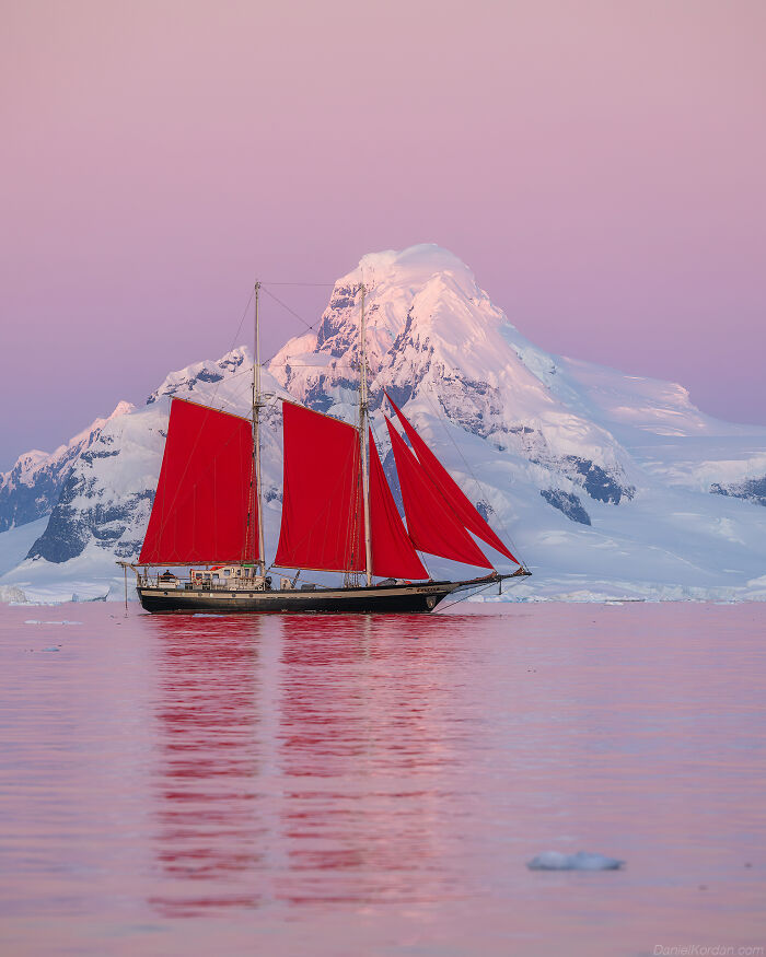 This Photographer Captured Antarctica’s Frozen Landscapes From A Red-Sailed Schooner (42 Pics) This Photographer Captured Antarctica’s Frozen Landscapes From A Red-Sailed Schooner (42 Pics)