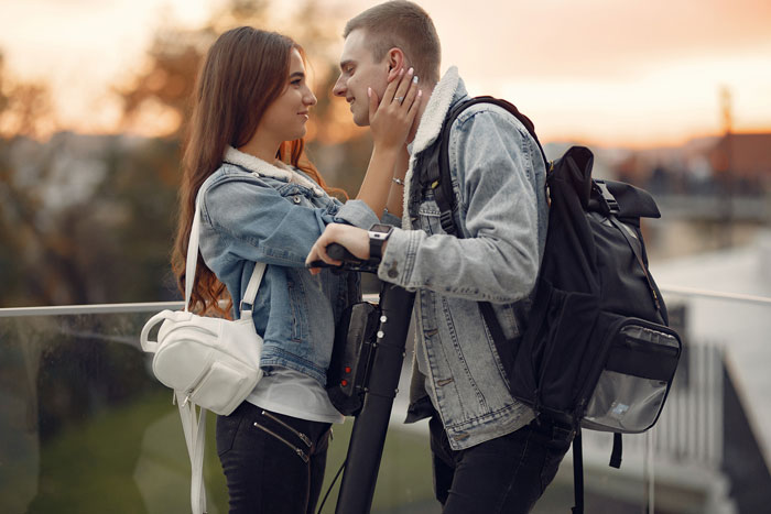 Wife Collects 1000 Tinder Matches Behind Hubby’s Back, Says She Was Looking For Confidence, Not Men Wife Collects 1000 Tinder Matches Behind Hubby’s Back, Says She Was Looking For Confidence, Not Men