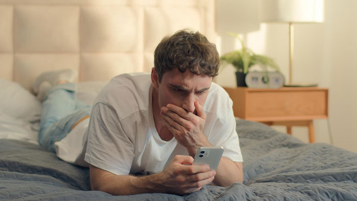 Wife Collects 1000 Tinder Matches Behind Hubby’s Back, Says She Was Looking For Confidence, Not Men Wife Collects 1000 Tinder Matches Behind Hubby’s Back, Says She Was Looking For Confidence, Not Men