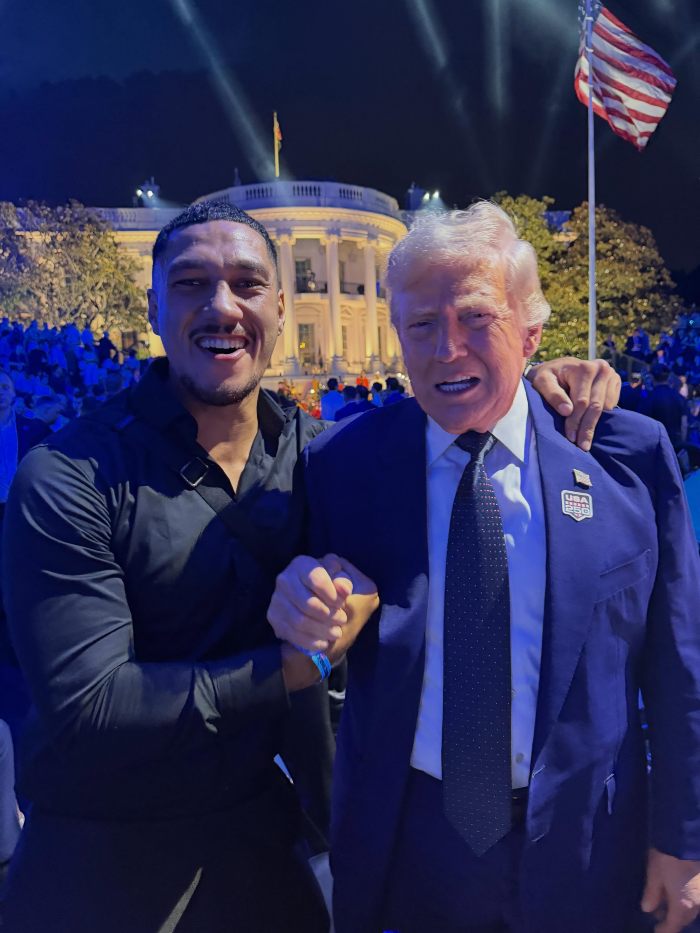 Trump Photo At White House UFC Event Confirms Secret Under President’s Suits People Have Suspected For Years Trump Photo At White House UFC Event Confirms Secret Under President’s Suits People Have Suspected For Years