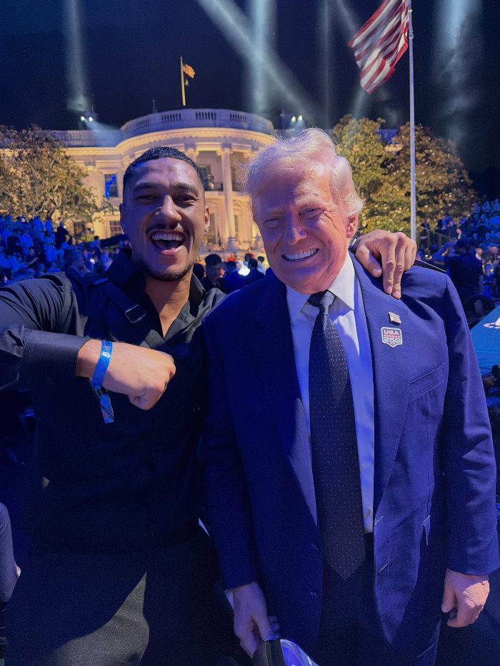 Trump Photo At White House UFC Event Confirms Secret Under President’s Suits People Have Suspected For Years Trump Photo At White House UFC Event Confirms Secret Under President’s Suits People Have Suspected For Years